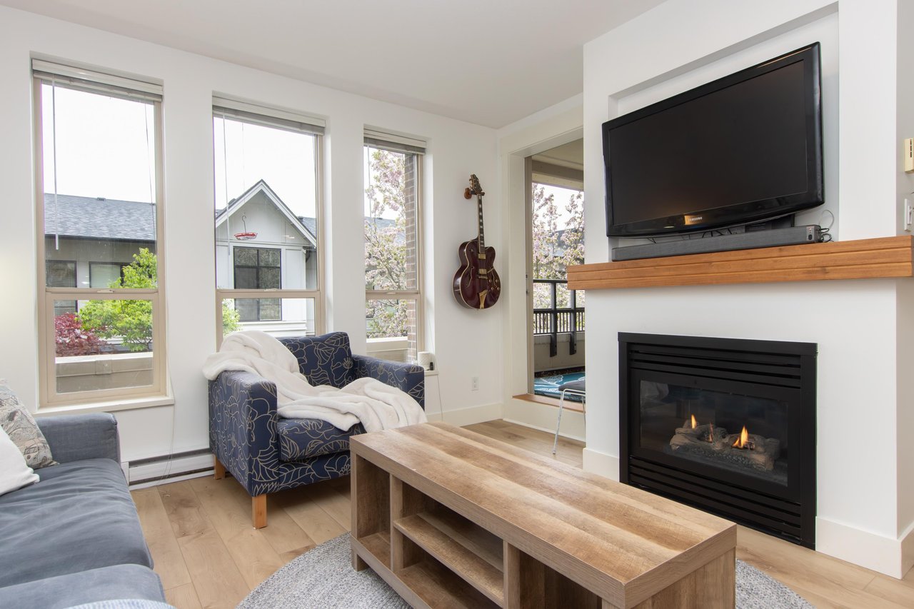 217-1211 Village Green Wy