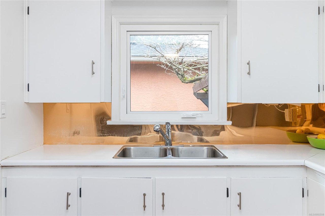 1867 Neil St, Saanich