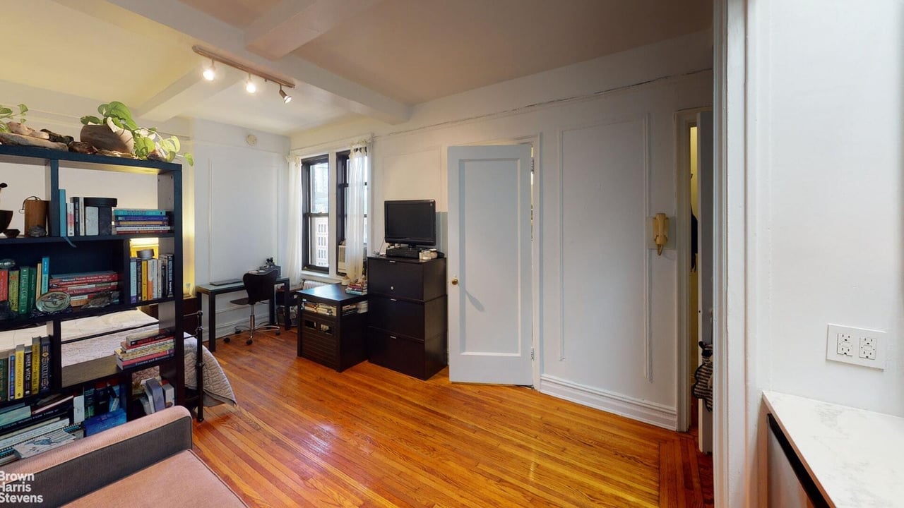 457 W 57TH St, #1001