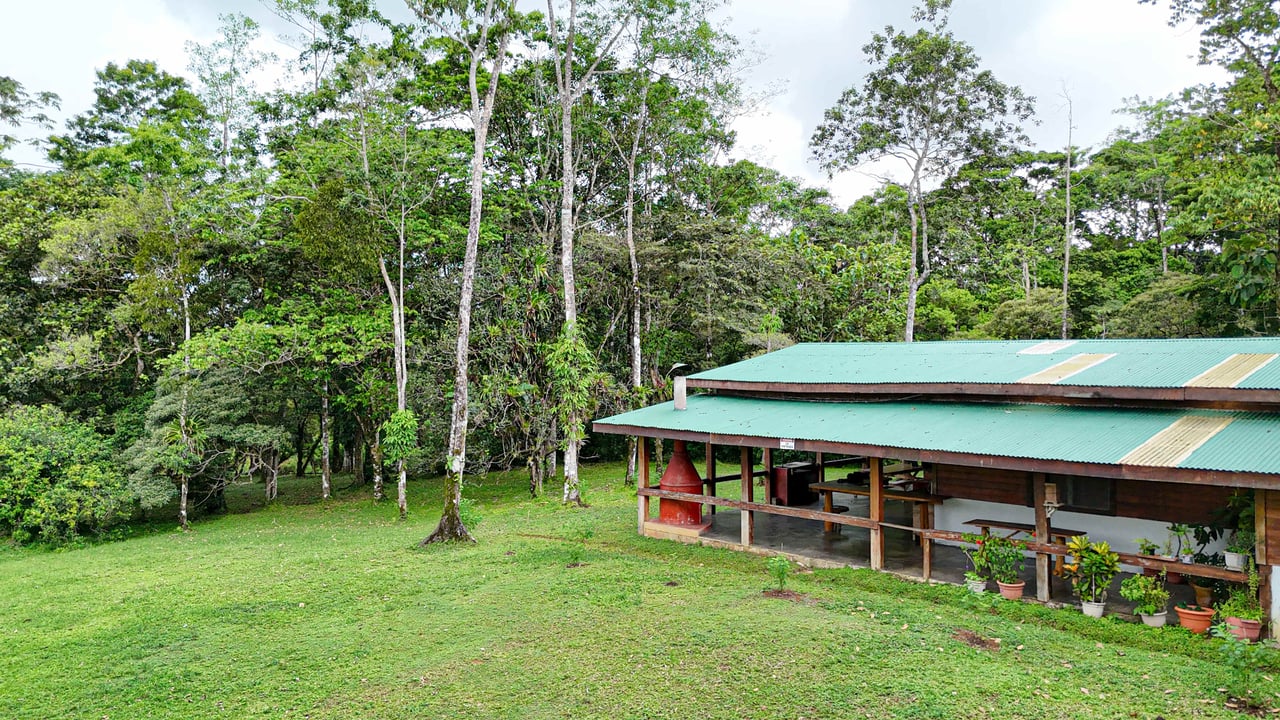 Finca Macadamia | 154-acre Rainforest Paradise with two Houses and Trails!