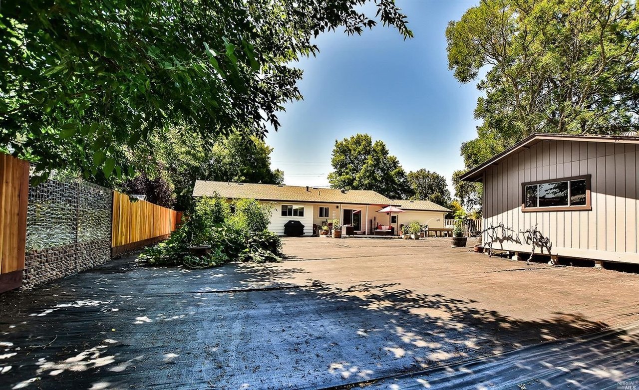 1195 Elm Ave