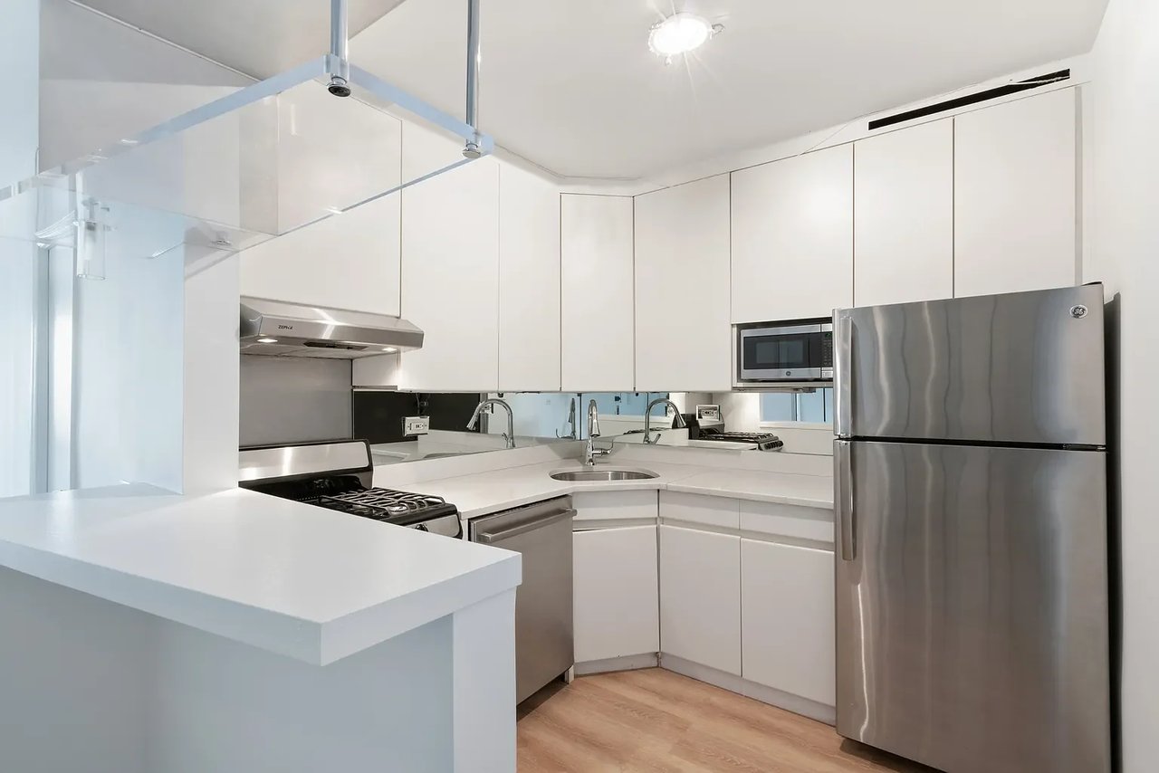 300 E 40th St, #25E