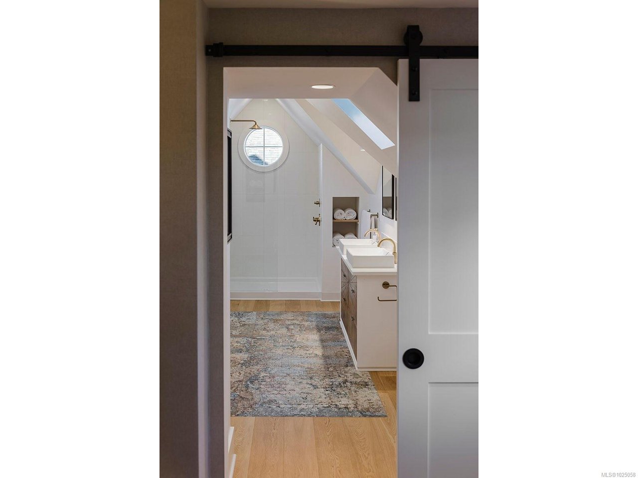 2350 Nottingham Rd, Oak Bay