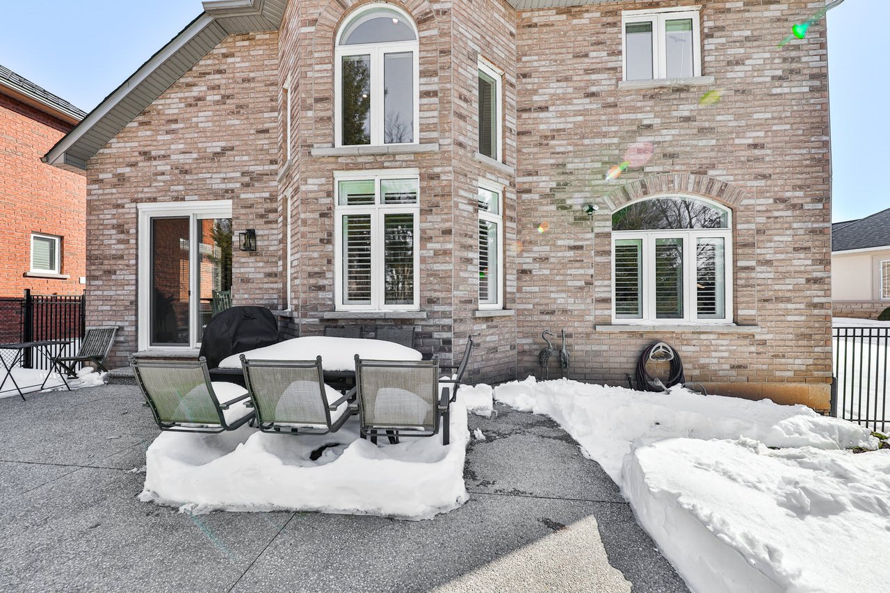 20 Wesleyan Court, Ancaster