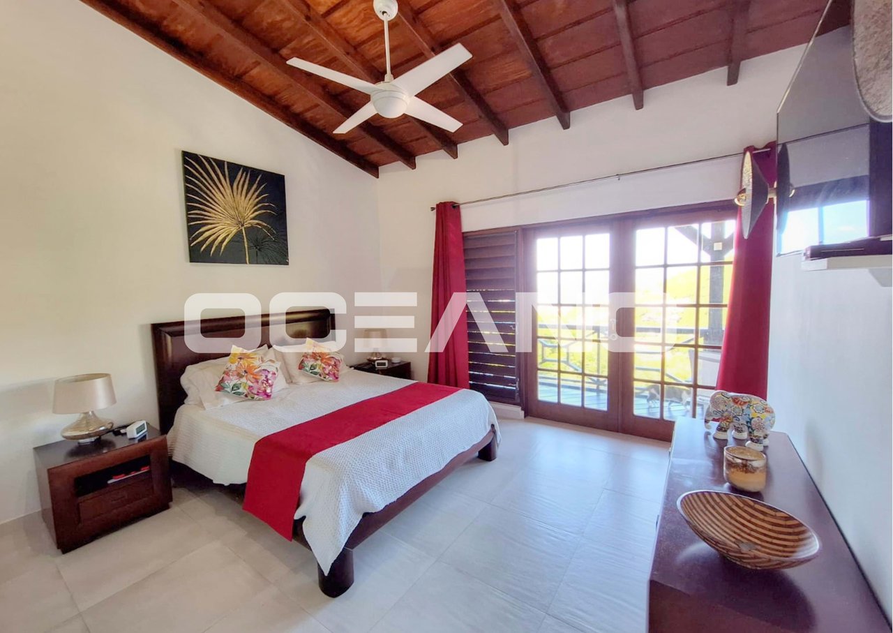 Villa 5 bedrooms with exceptional panoramic view + studio