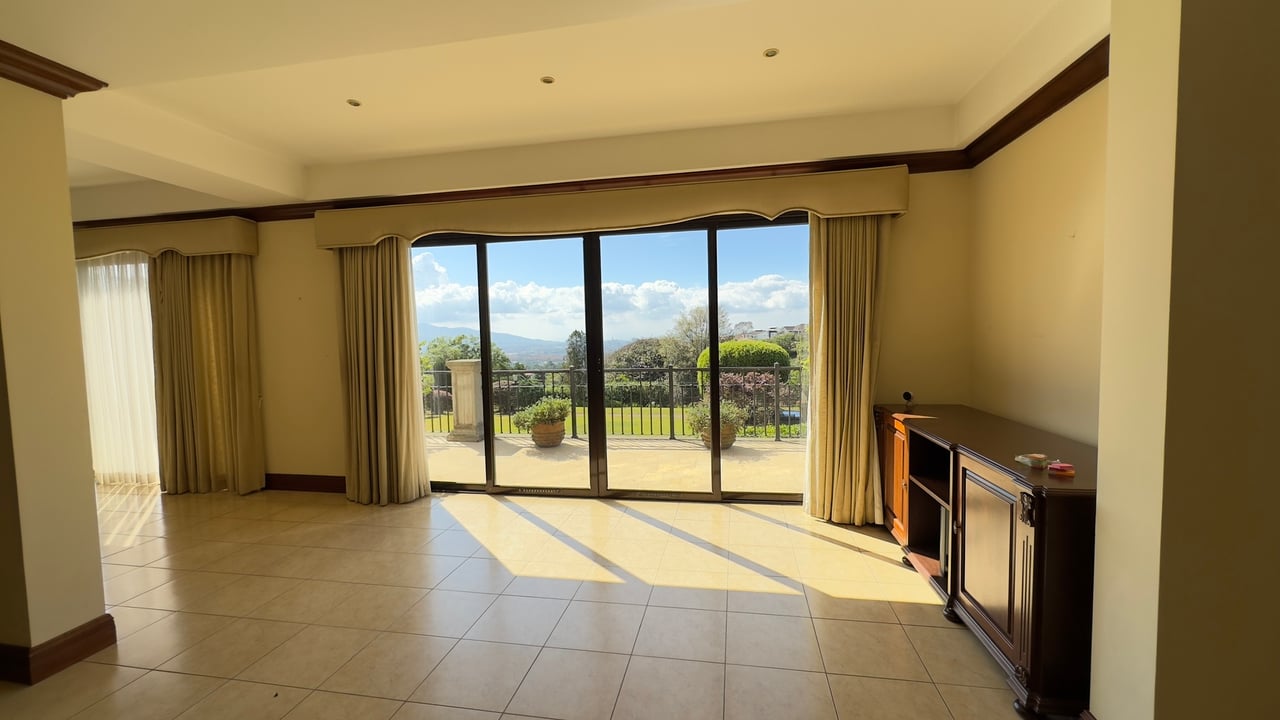 Exclusive Gated Community Condo, Curridabat, San Jose