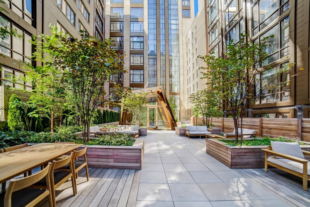 230 E 20th St, #54