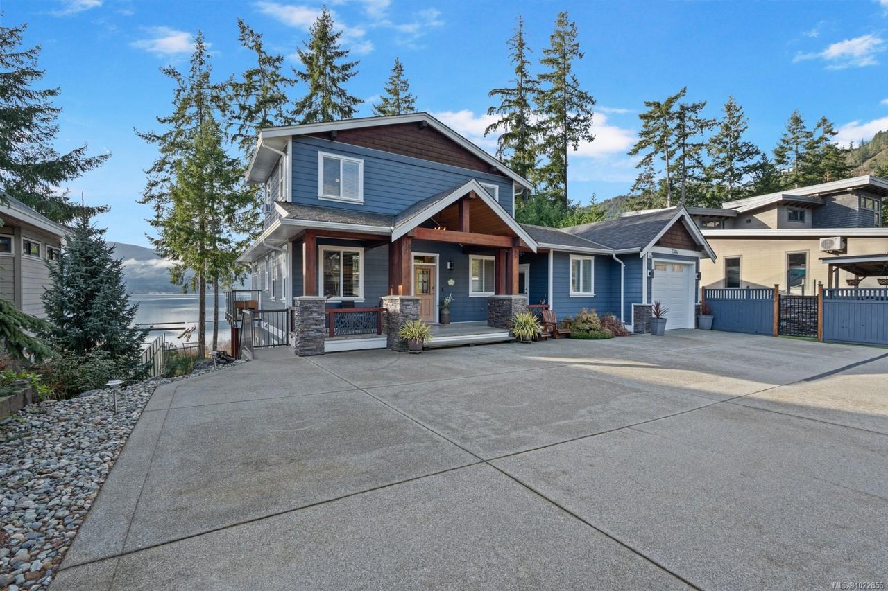 7364 Lakefront Dr, Lake Cowichan