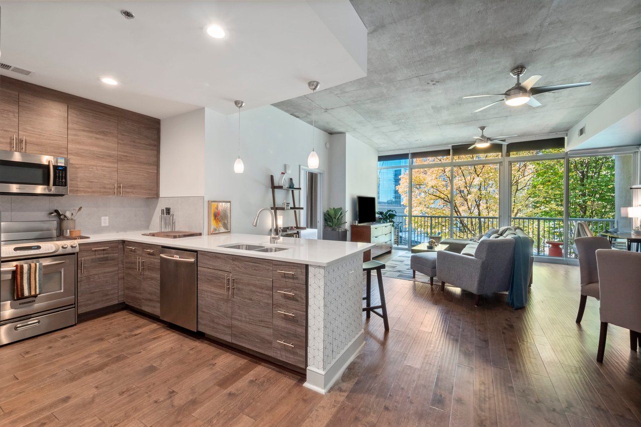 950 W Peachtree Street NW Unit: 701