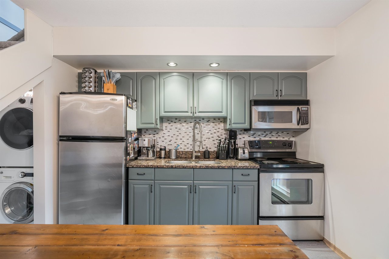 42-870 W 7th Ave