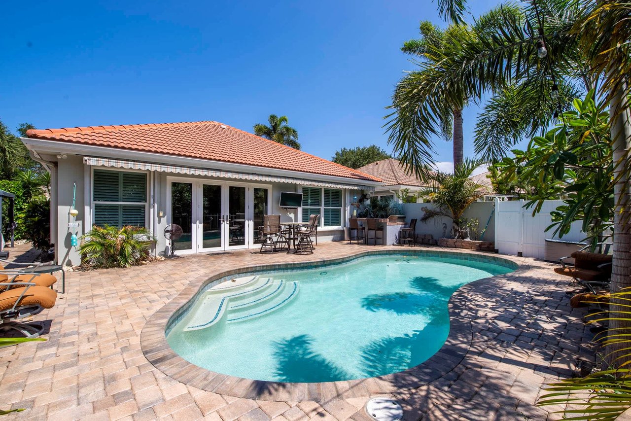 202 Hampton Cir