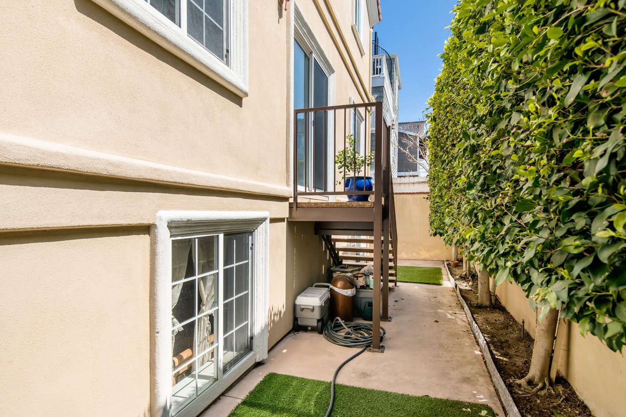 1044 7th Street