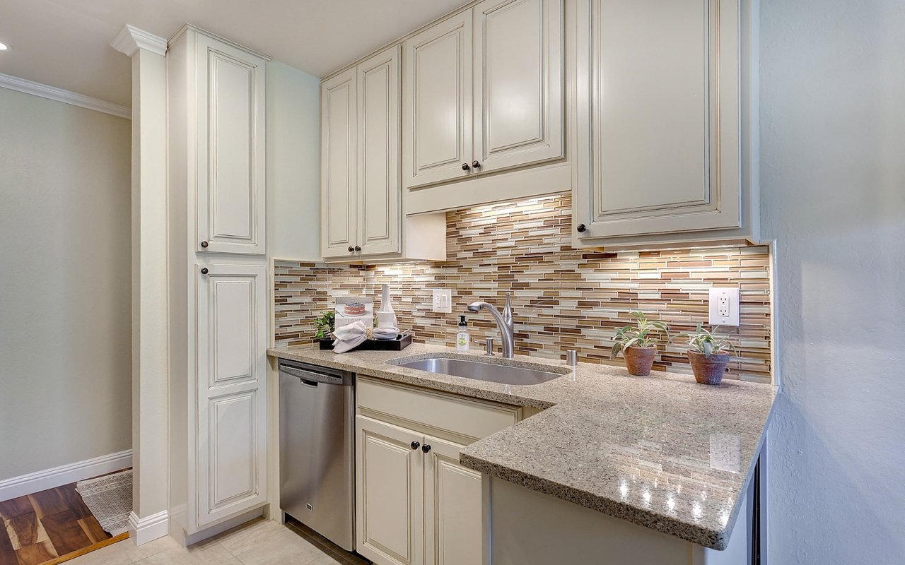 2564 Walnut Blvd, #107