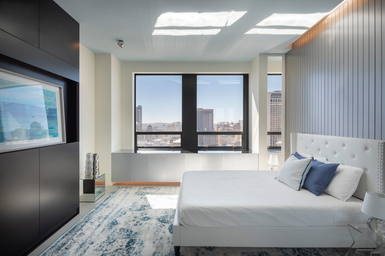 Ritz-Carlton Penthouse 2401