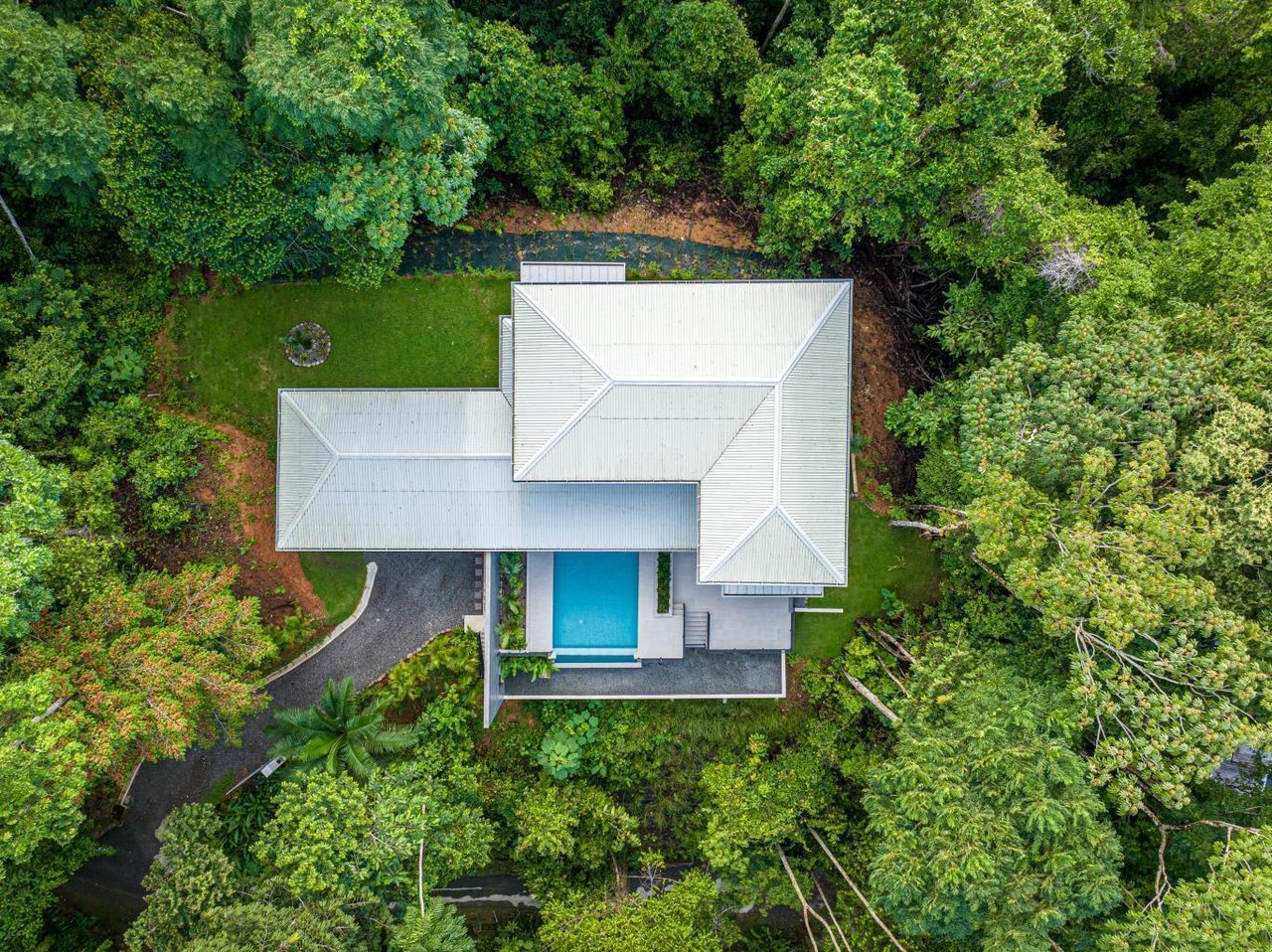 A Gem, Hidden in the Canopy With Ocean and Mountain Views