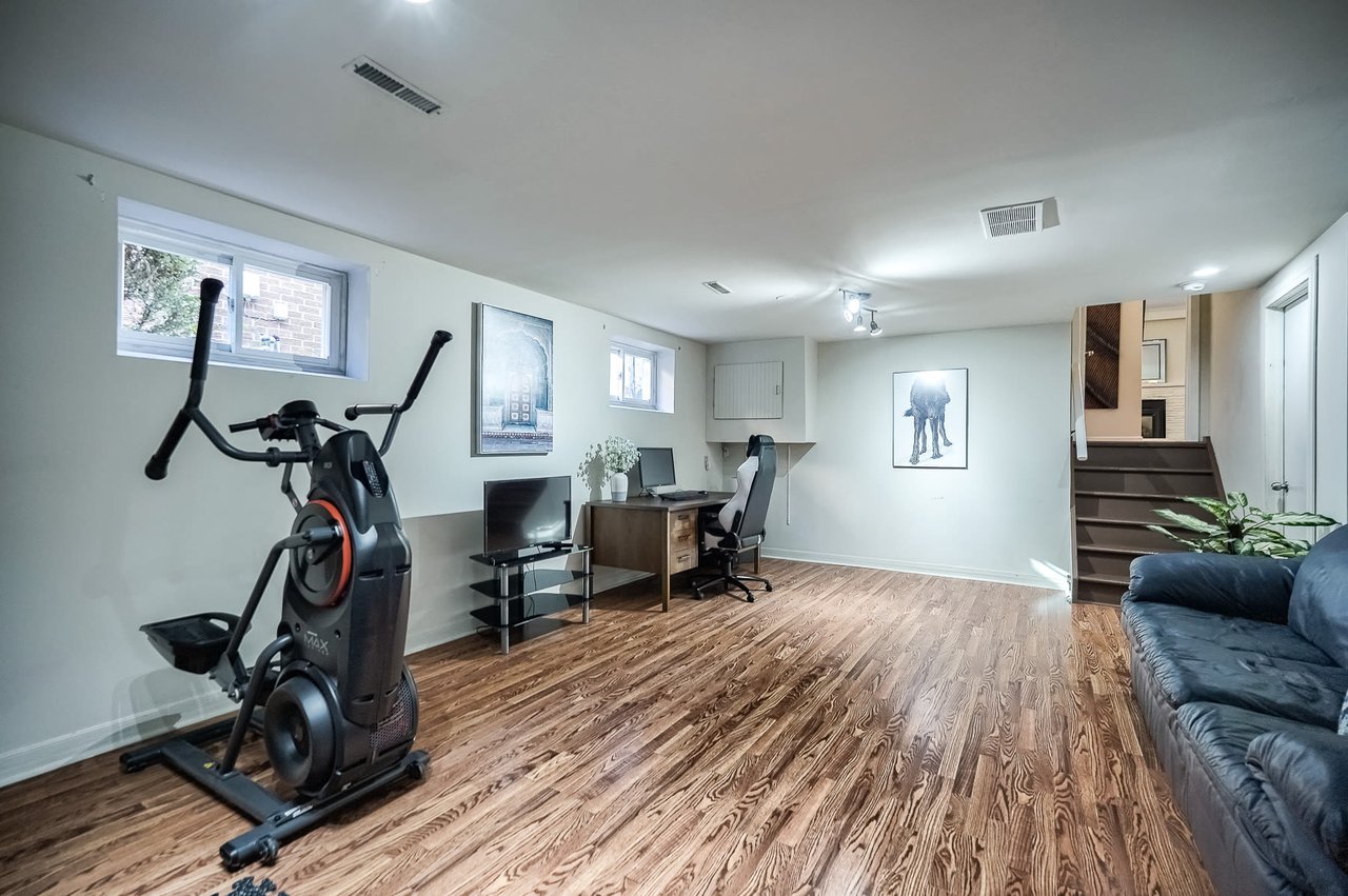 268 Mineola Rd E