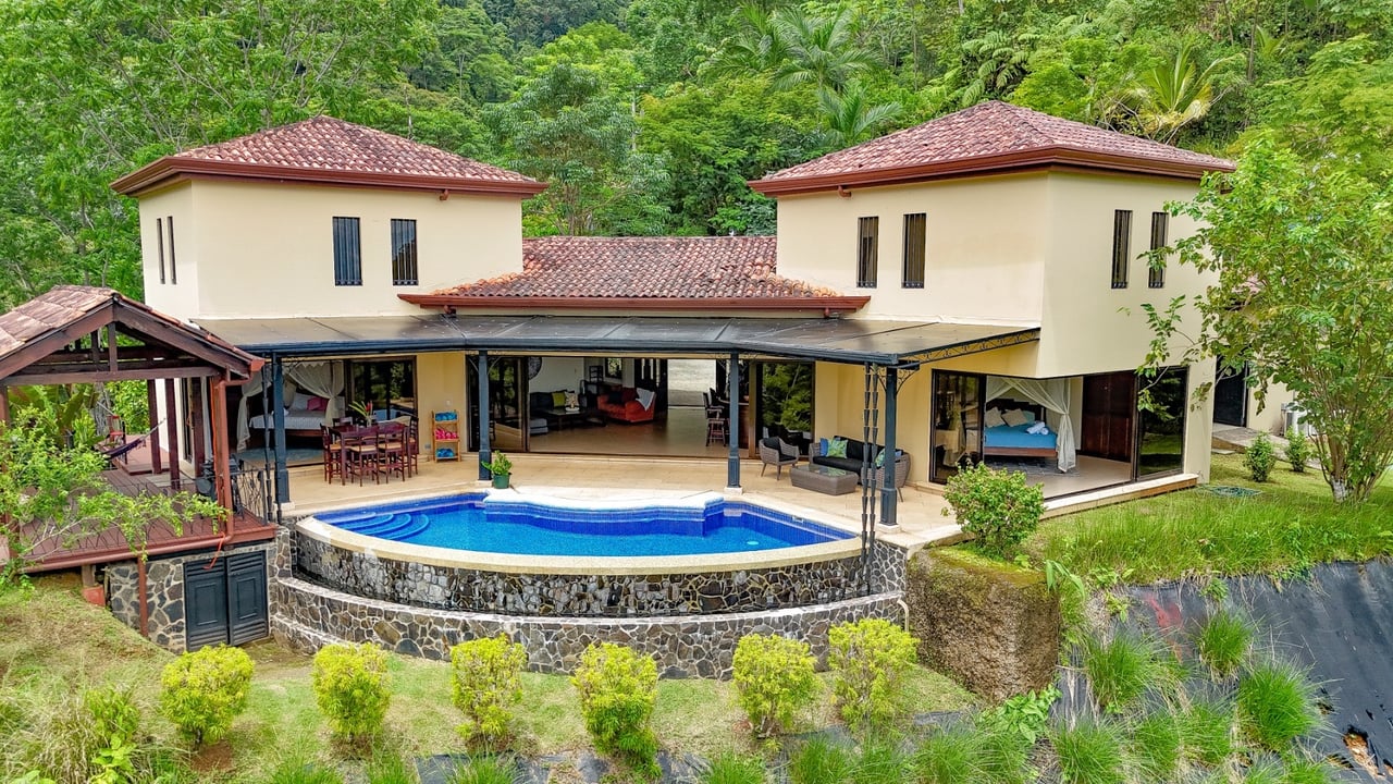 Waterfall Orchard Jungle Estate, Ojochal, Puntarenas