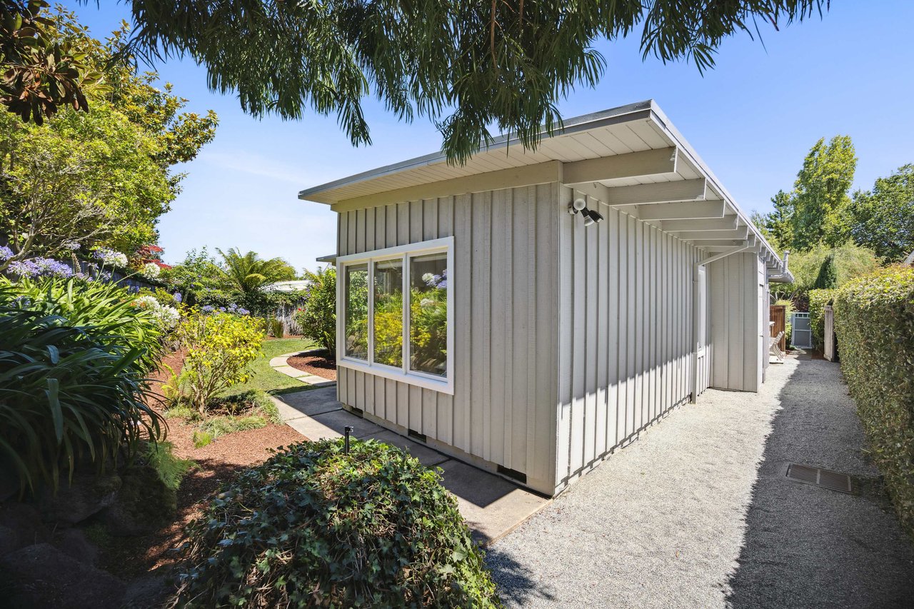 Charming Single Level Home on the Belvedere 'Flats'