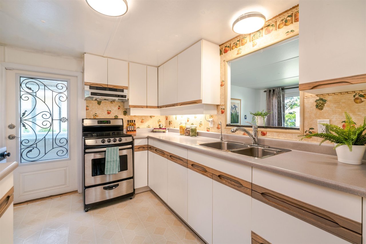 282 Tyee Dr