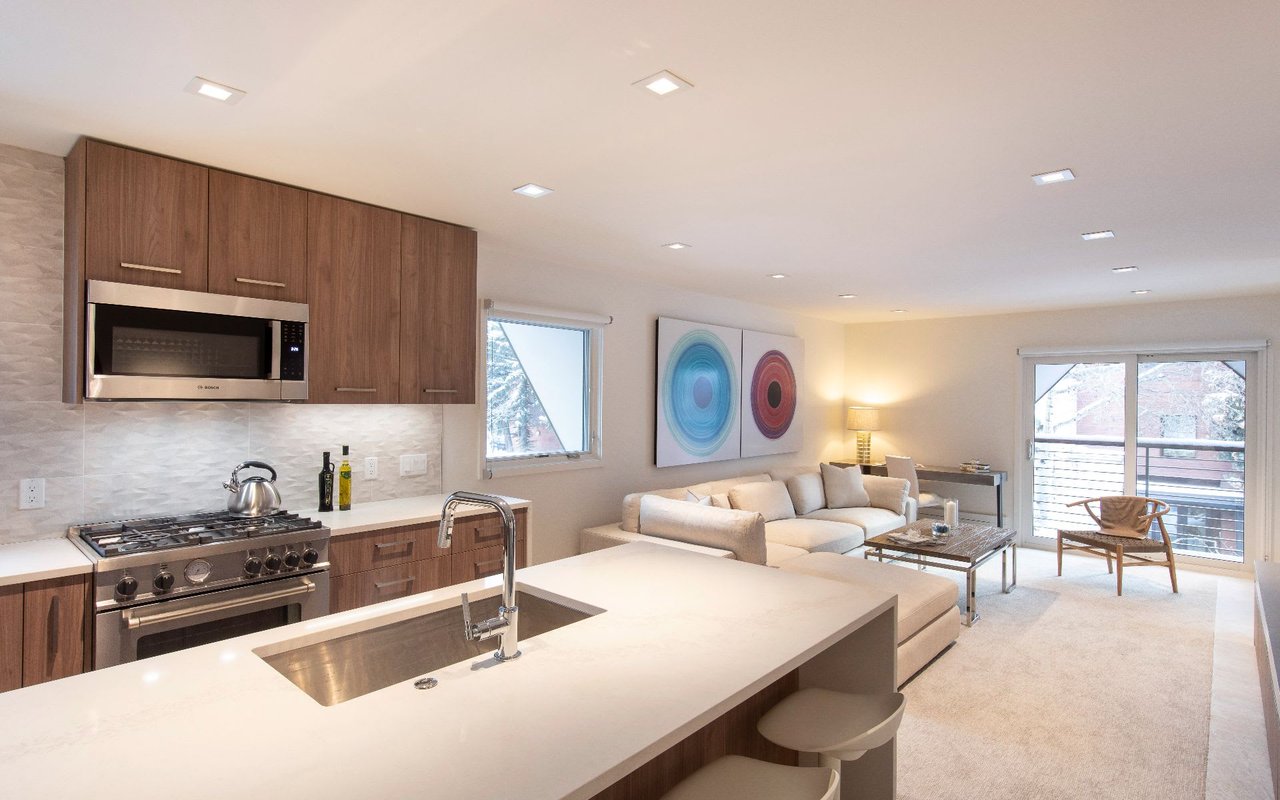 210 E Cooper Ave 3G