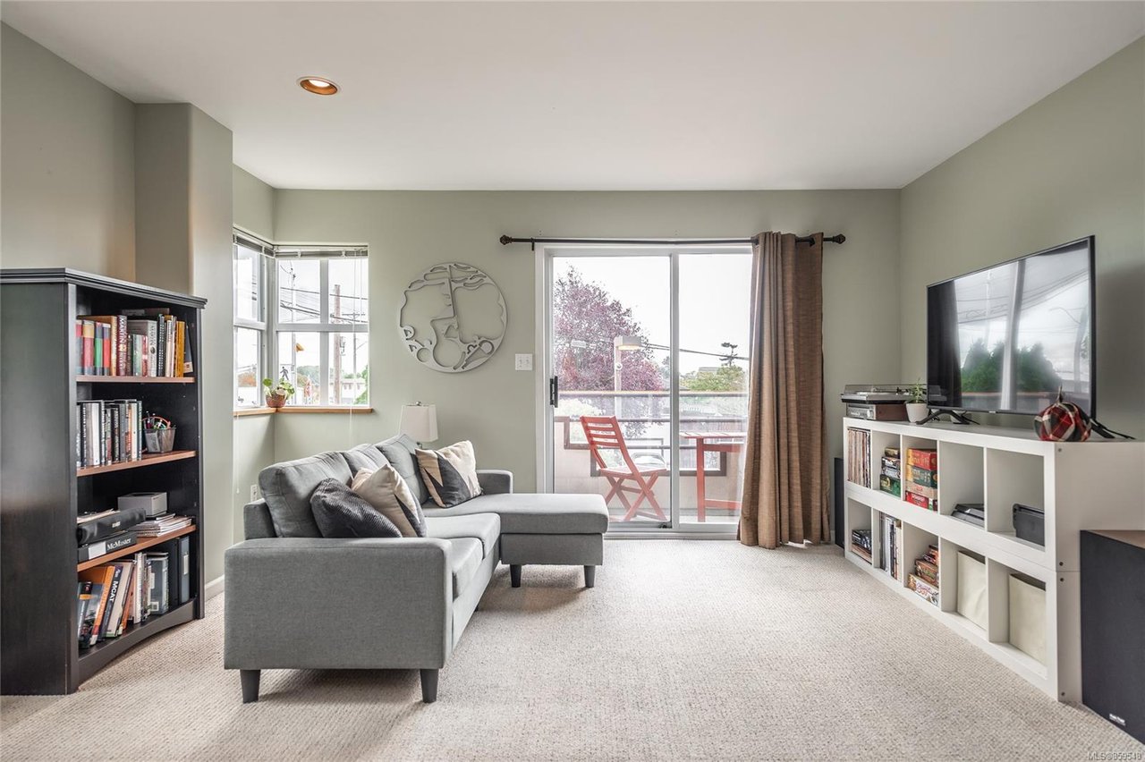 391 Burnside Rd