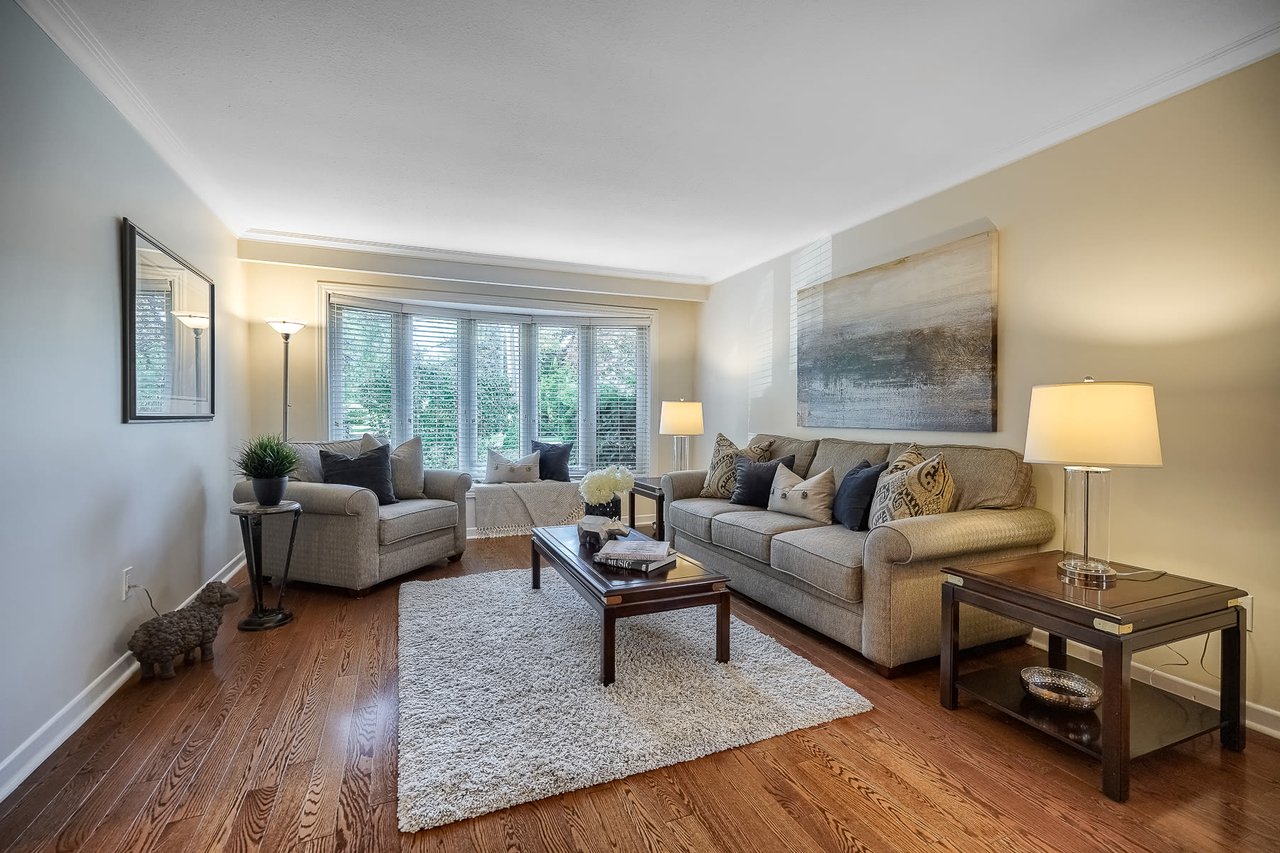268 Mineola Rd E