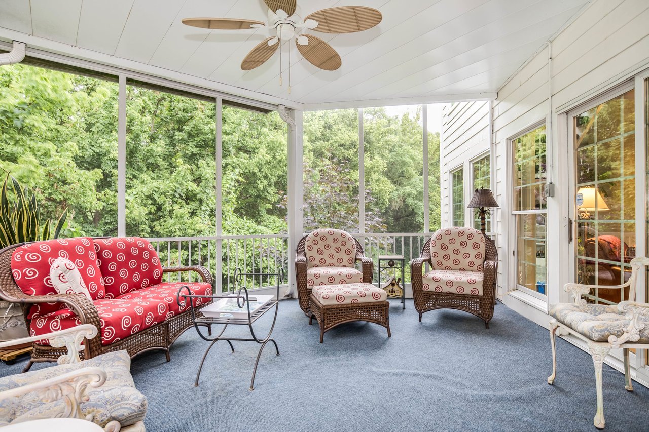 Simple Villa Living in Chesterfield