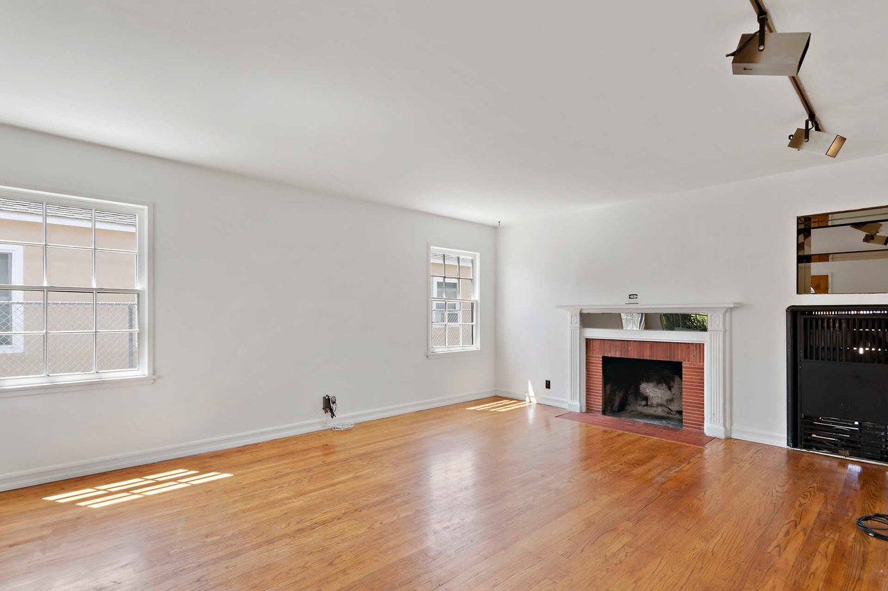 4403 Campbell Dr
