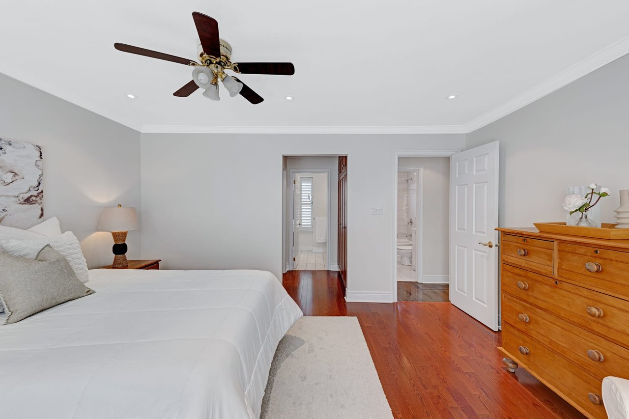 1255 Lorne Park Rd