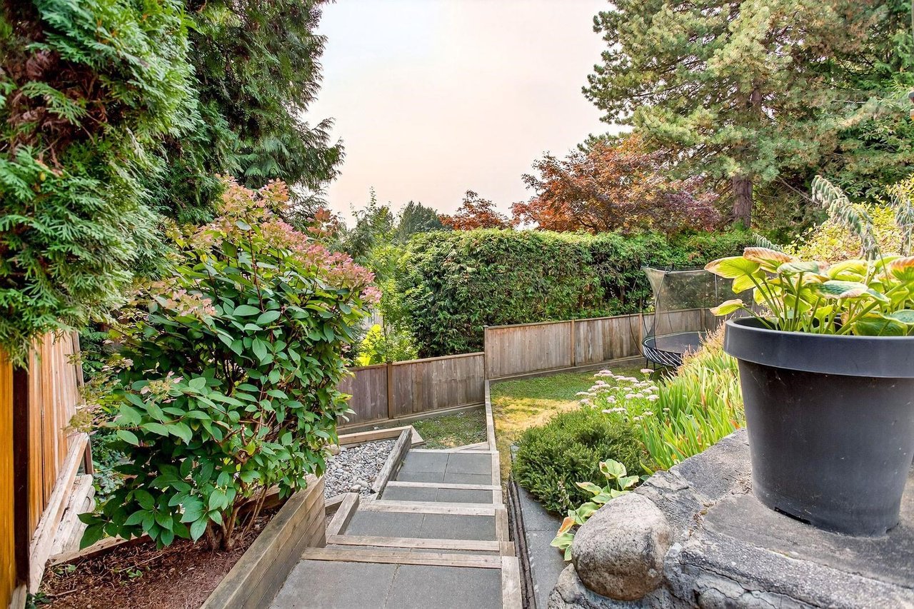 320 Dartmoor Dr
