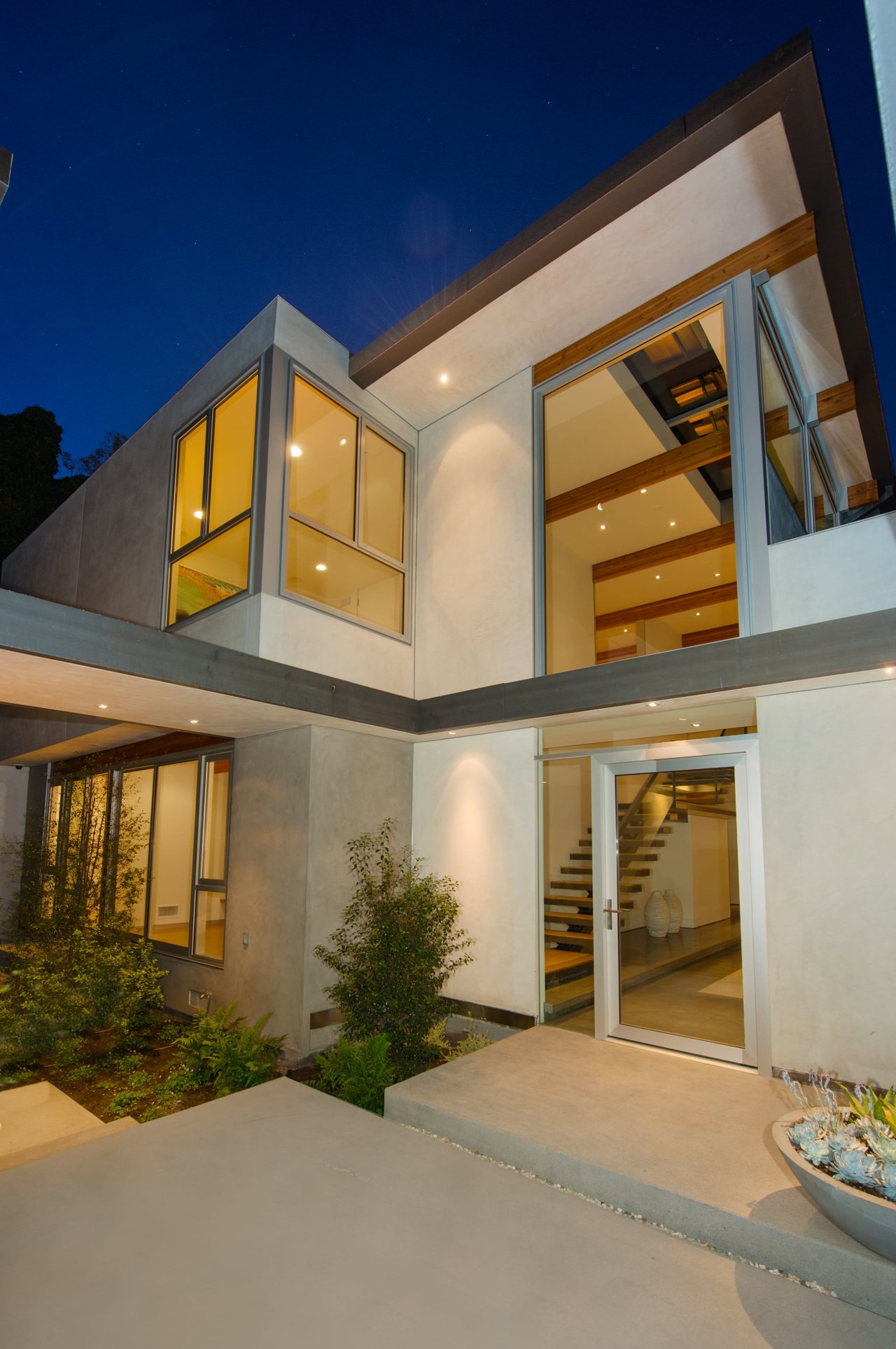 1710 Mandeville Canyon Rd