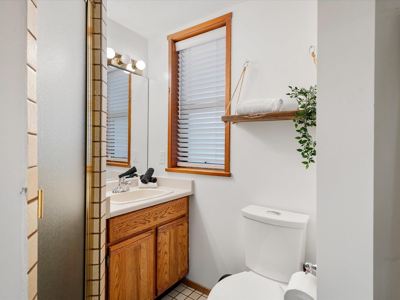 6-2238 Gondola Wy