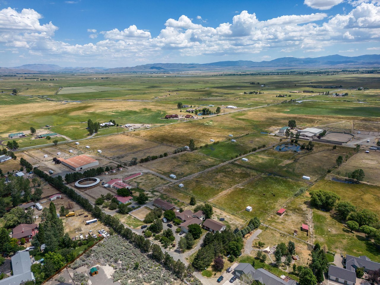 Horse Property with water rights! Incoming Producing Stables