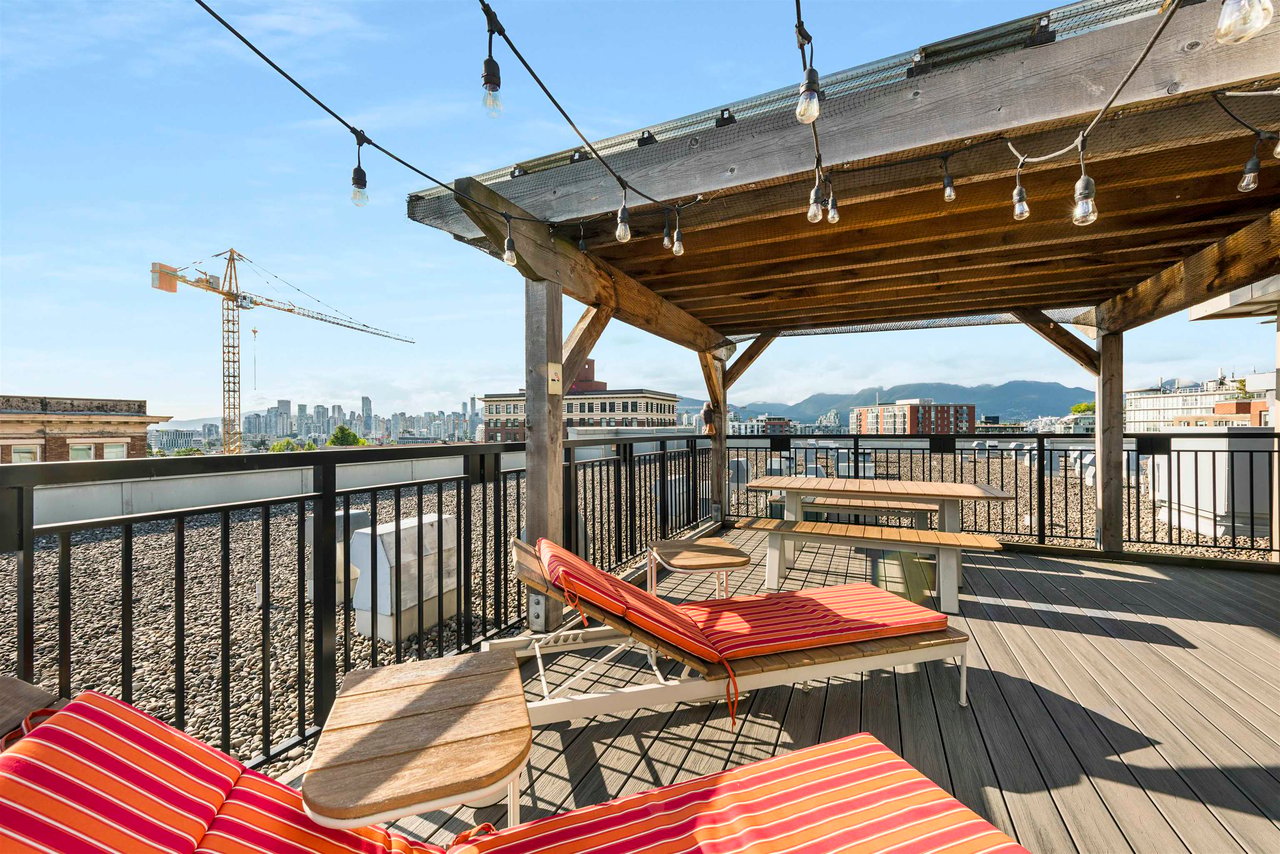 312-205 E 10th Ave