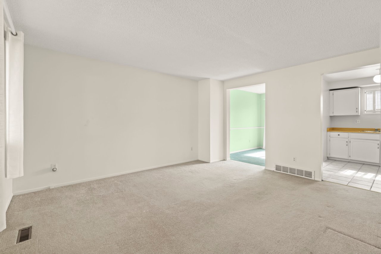 112 Graystone Cres