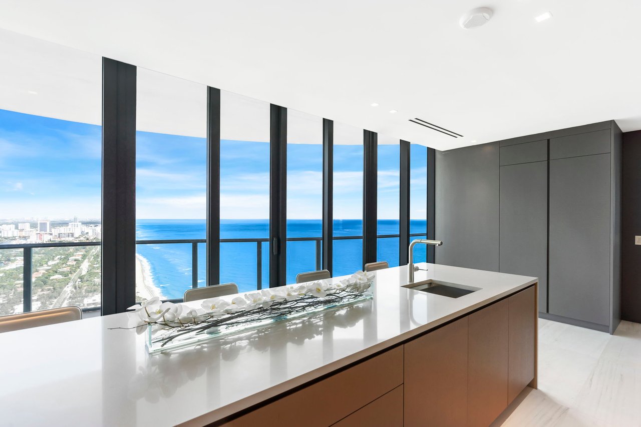 Regalia Sunny Isles PH 43