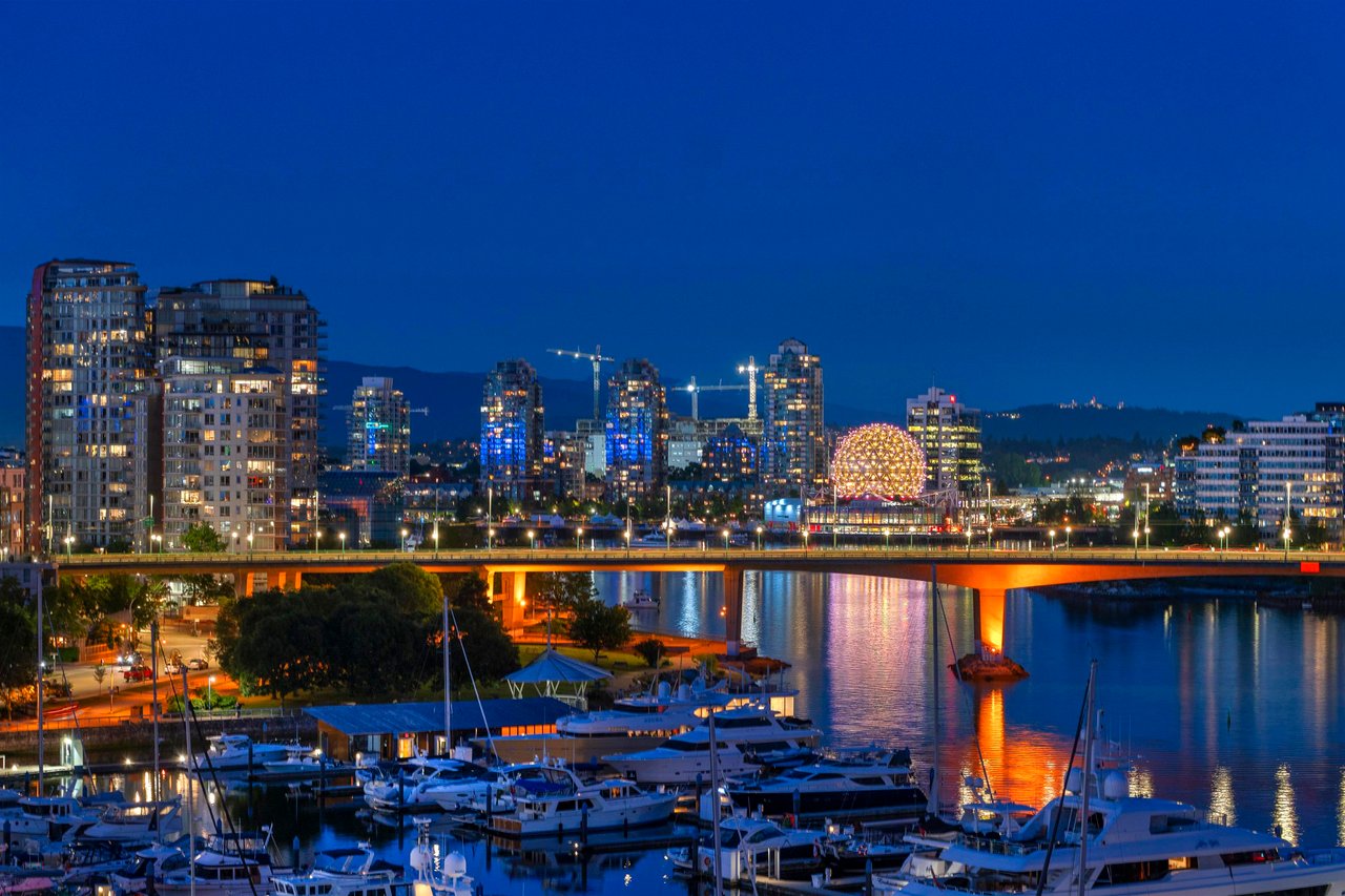 1006-1288 Marinaside Cres