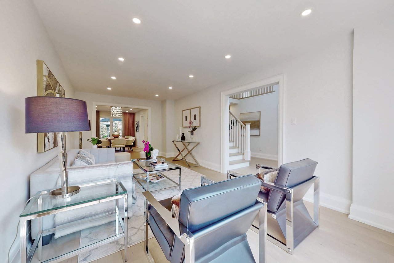 8 Trafalgar Square