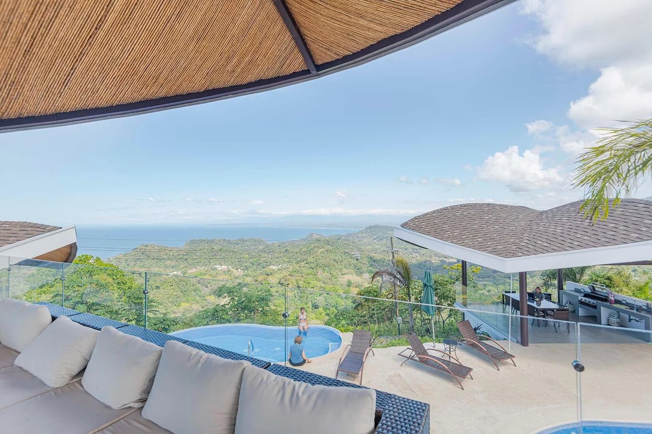 Luxury Oceanview Corner Penthouse, Jaco, Puntarenas