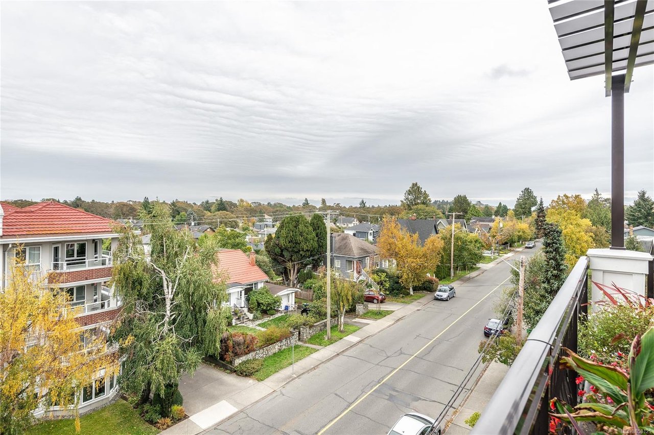 401-1765 Oak Bay Ave