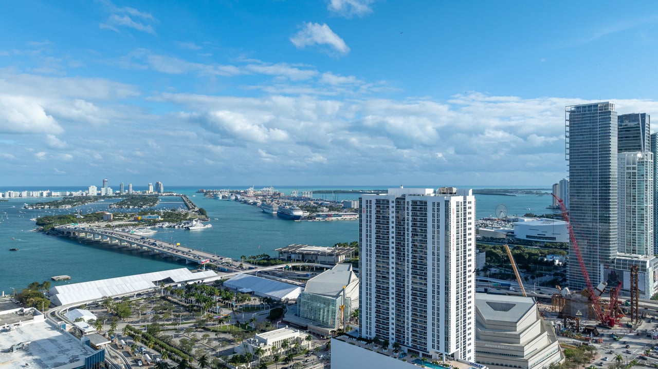 Luxury Reastaurant in Miami