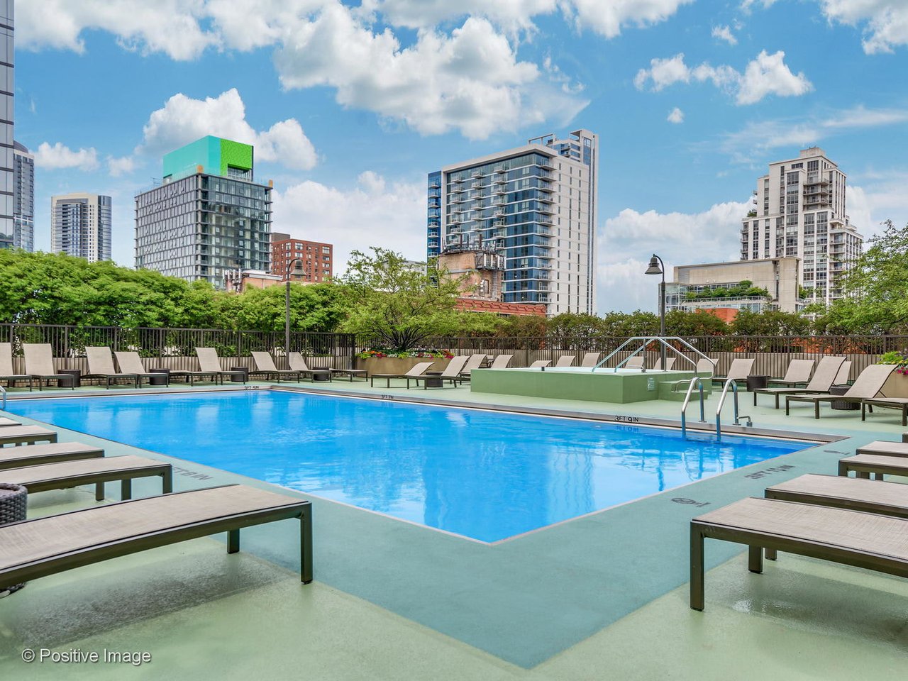 400 N Lasalle St, #2702