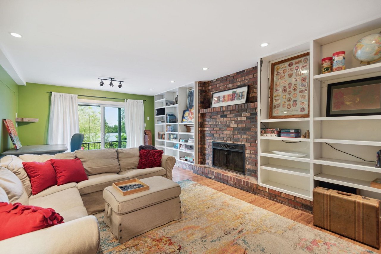 1253 Bracknell Cres