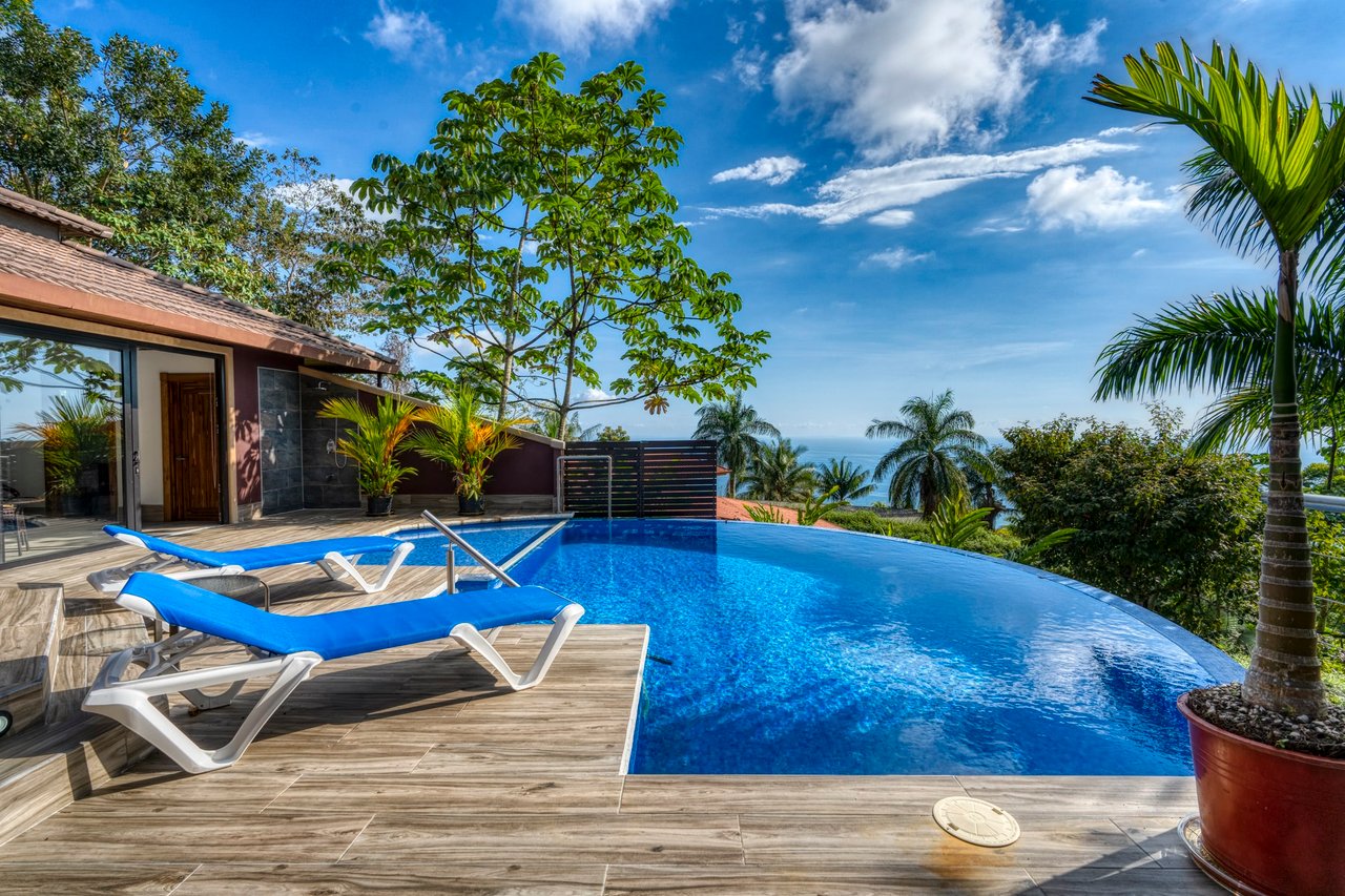 Stunning Ocean Views at Casa Perezoso