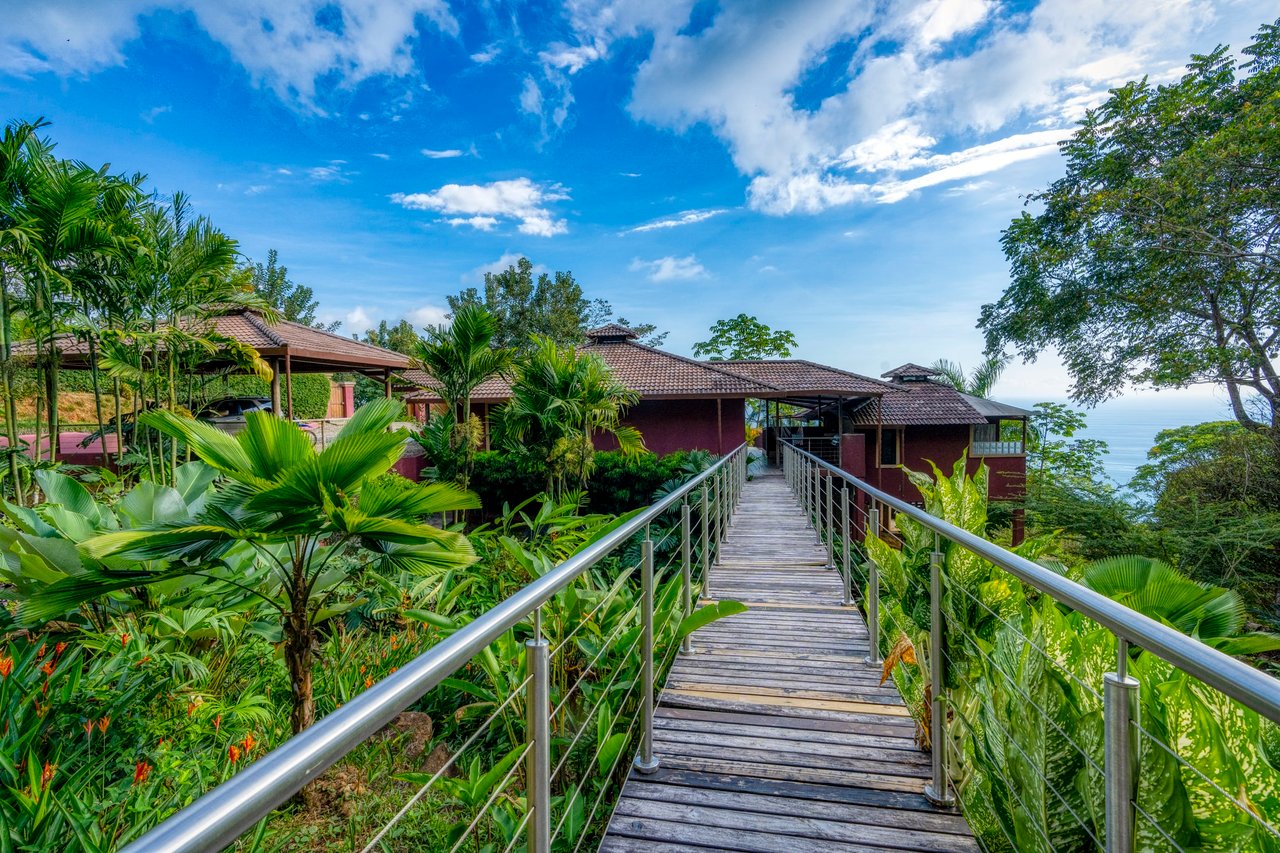 Stunning Ocean Views at Casa Perezoso