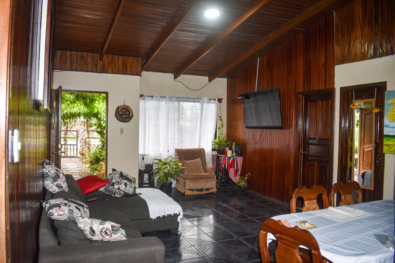 Casa Tucan | Plus 6 small apartments A prime investment opportunity!