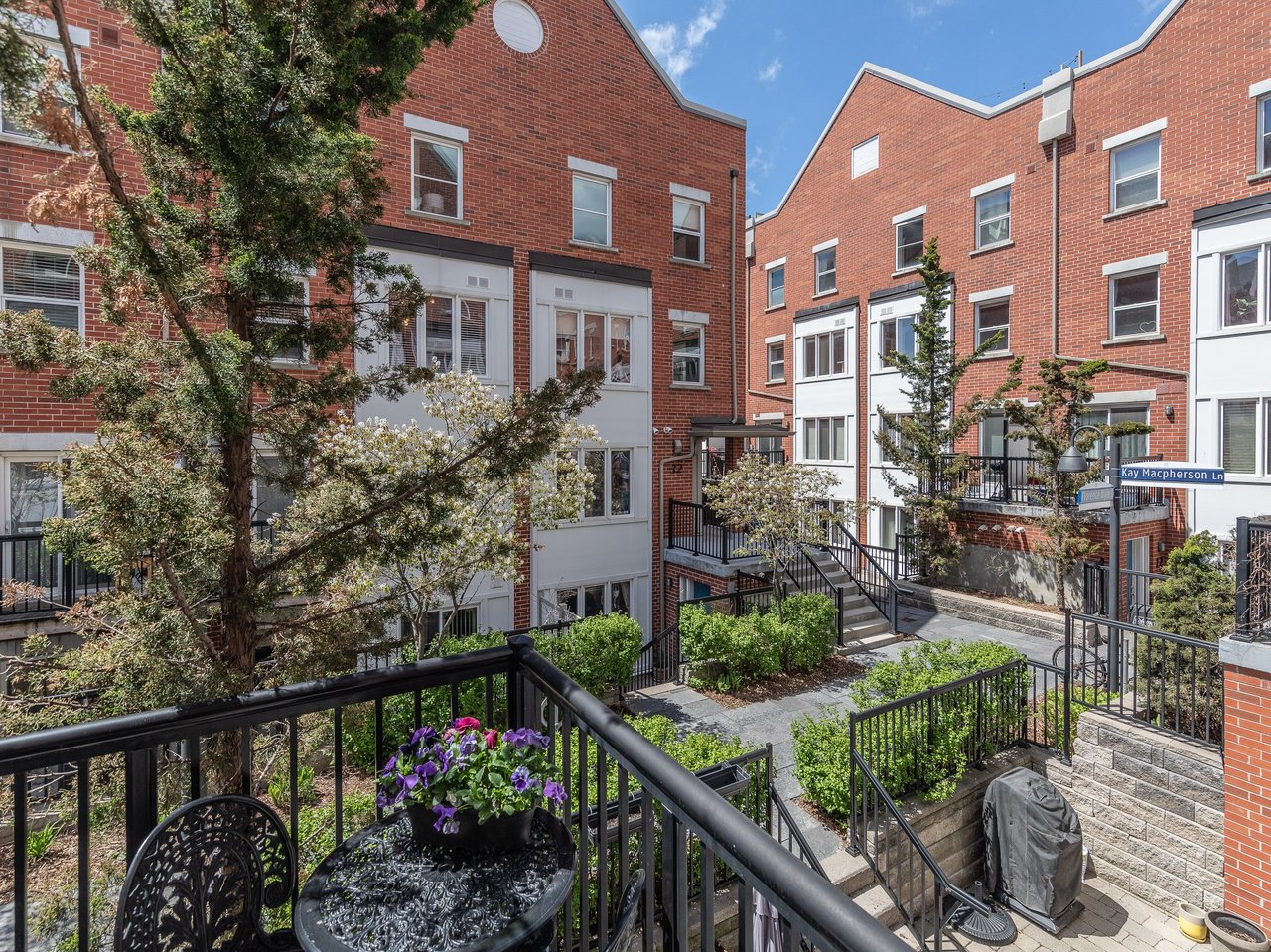 SECLUDED LESLIEVILLE TOWNHOME