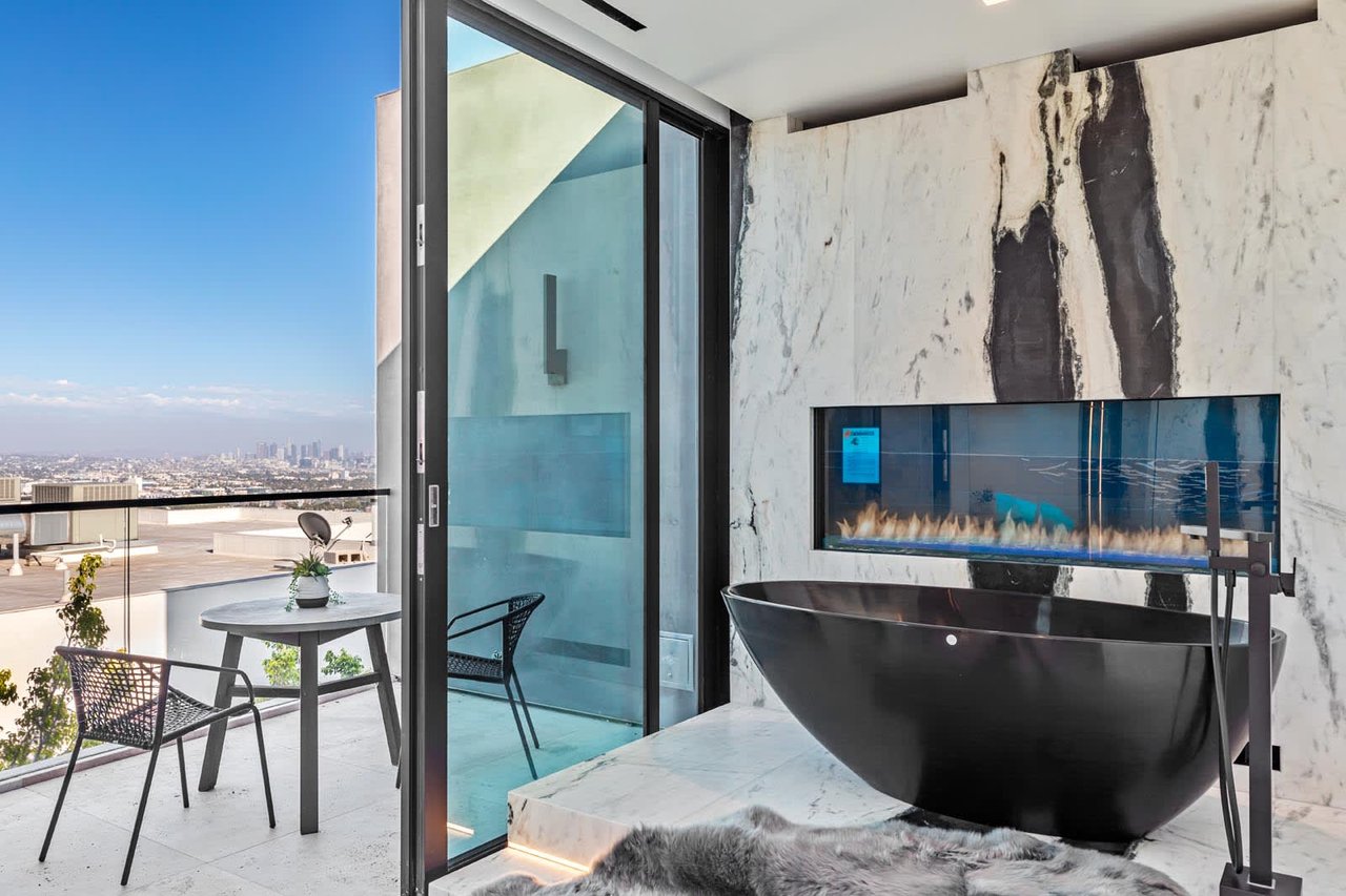 8365 SUNSET VIEW DR, HOLLYWOOD HILLS