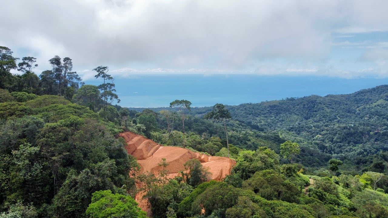 Ocean View Lot in the Exclusive Uvita Mountains. 