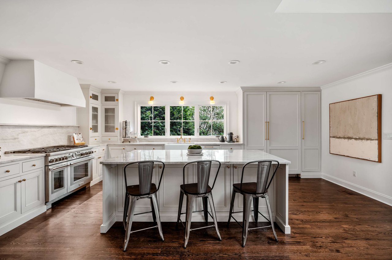 311 Broadland Rd NW